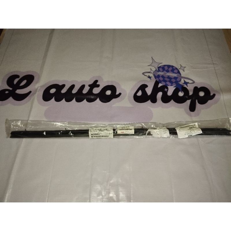 KARET PELIPIT KACA HIACE COMMUTER BAGIAN DALAM