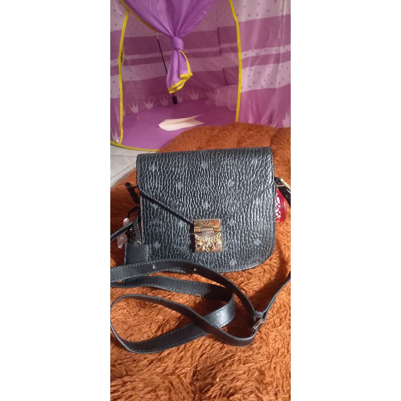 MCM Visetos Patricia Black slingbag