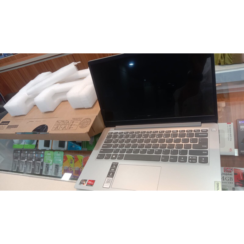 Lenovo IdeaPad Slim 1 14ALC7 AMD Ryzen 5 ram 16GB SSD 512 GB