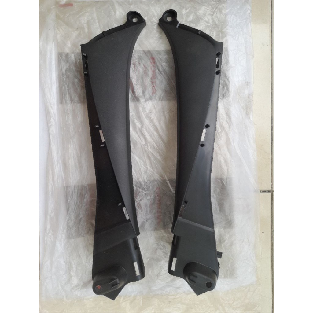 Cover Left Right Leg Sheild / Cover Body Sambungan Bawah Kiri Kanan Honda Supra 125 (Original) 64430
