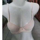 bra / pakaian dalam wanita rafika avon ada kawat ada busa. merk avon