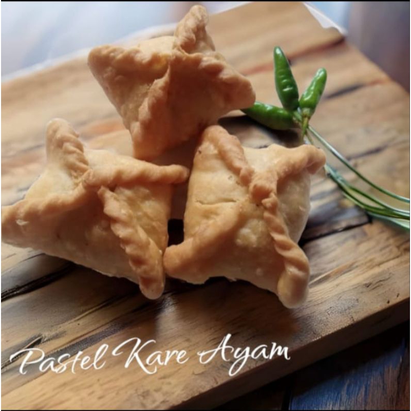 

PASTEL AYAM/PASTEL AYAM KARI (GORENG/FROZEN)