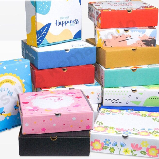 

Box 24x24x7 cm LD kardus/polos/Hampers/hoodie/mukena/ultah/ulang tahun/happybirthday/it's boy/it's girl/baby/bayi