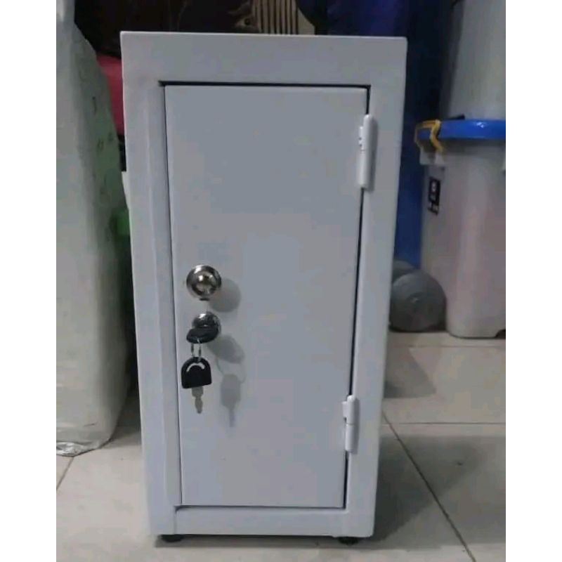 Lemari narkotik SUDAH PALET KAYU AMAN kecil 2 pintu ukuran 20×20×40 besi
