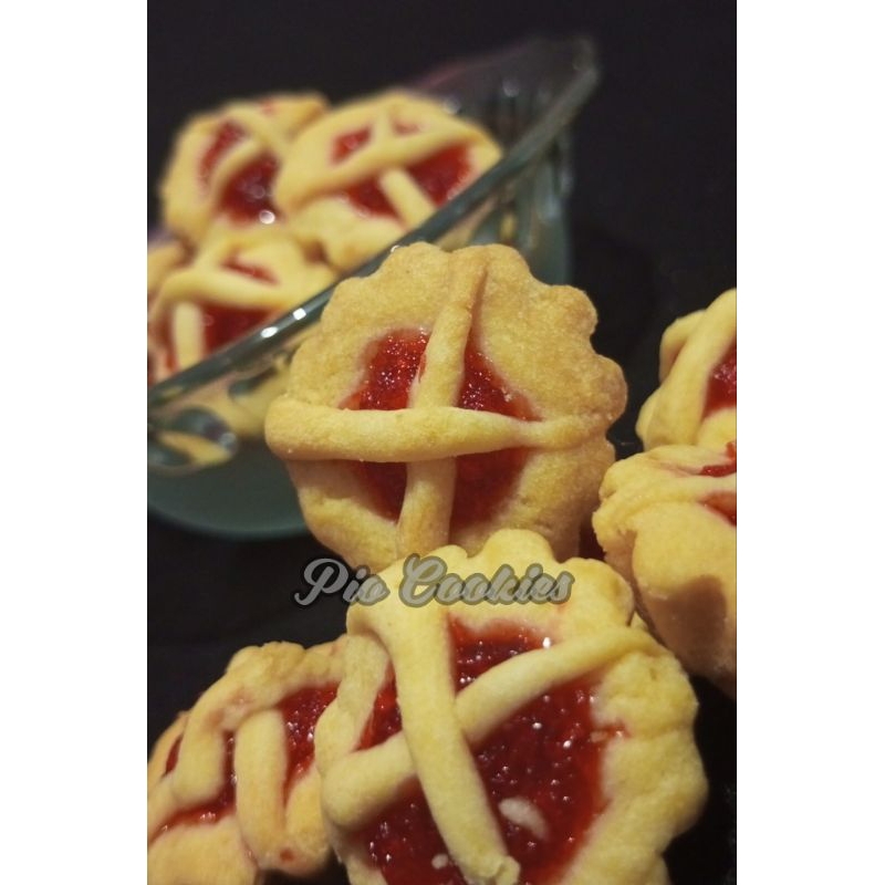 

kue kering/nastar keranjang strawberry 250g