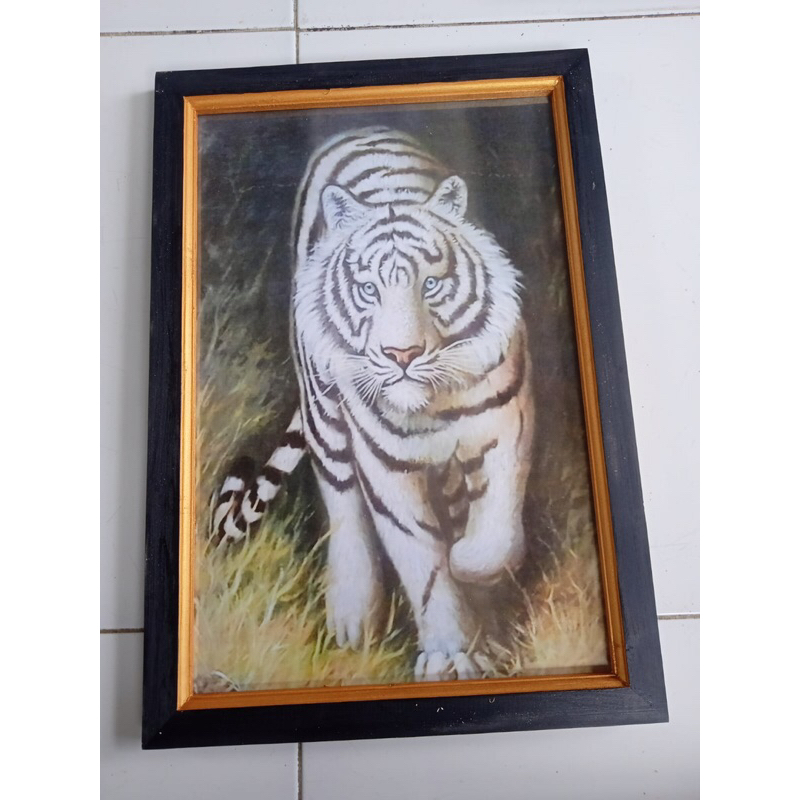 Hiasan Dinding plus bingkai Lukisan Cetak Macan putih