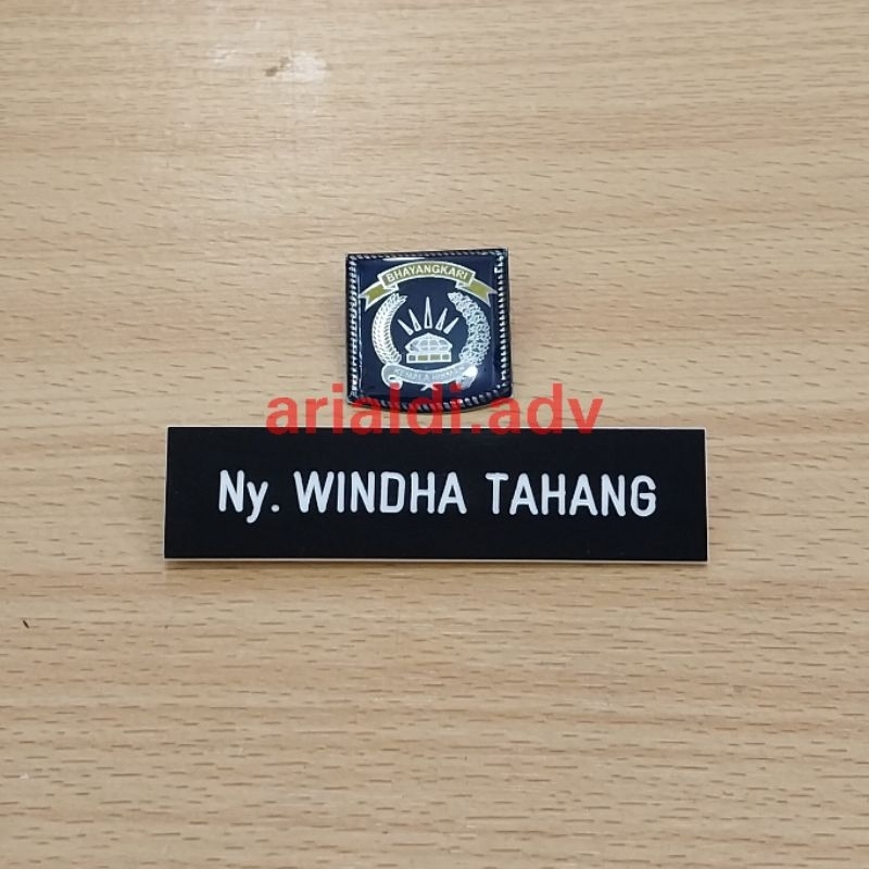 gk satu set papan nama & BHAYANGKARI name tag bhayangkari peniti