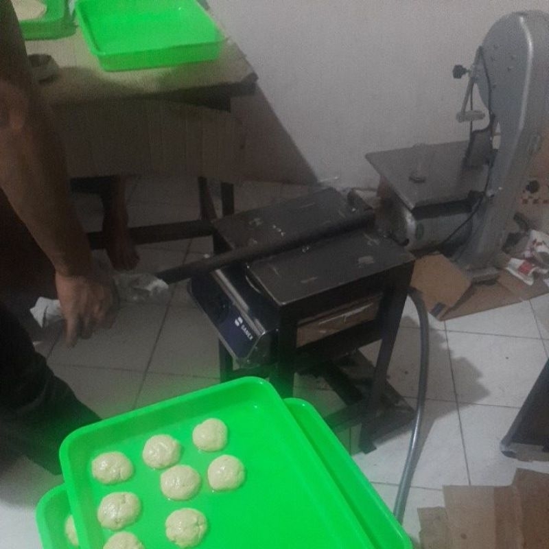 

paket usaha kulit kebab,,pembuatan kulit kebab 100% sampai bisa..dpt mesinnya