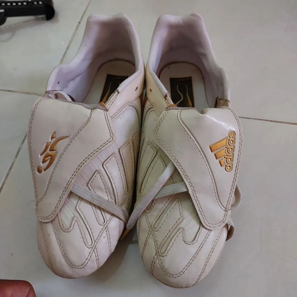 Sepatu bola-Sepatu bola second-Sepatu bola preloved-kasut bola second- boot bola second adidas preda