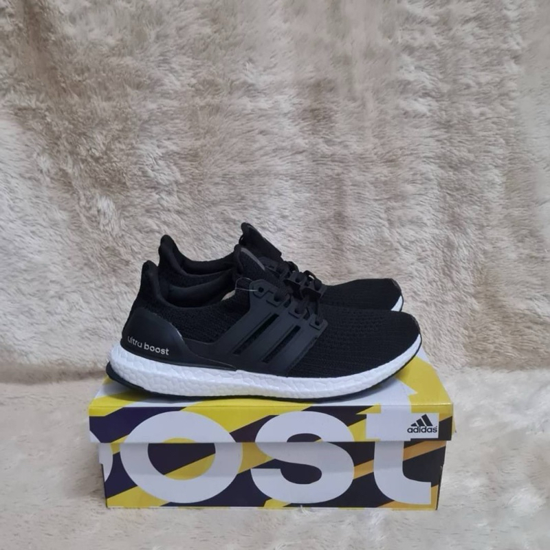 Sepatu Sneakers Adidas Ultraboost 4.0 Black White
