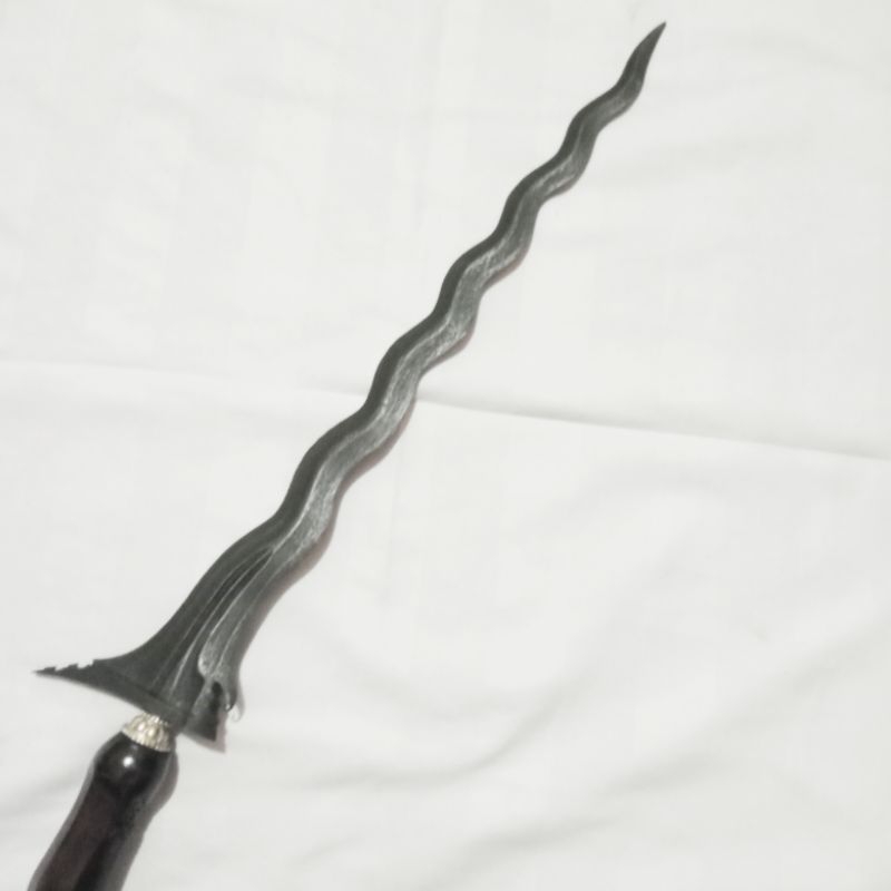 Keris Sengkelat luk 13 keleng/hitam