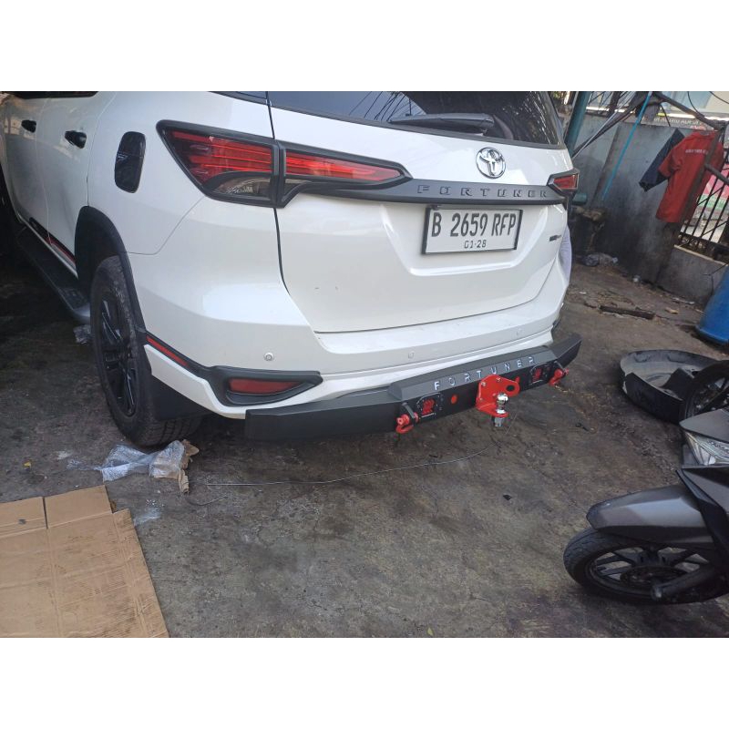 Tanduk pengaman bemper belakang mobil Fortuner model custom
