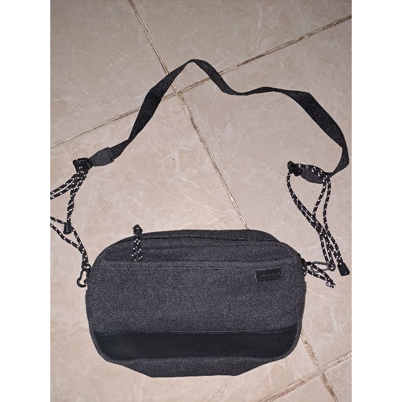 TasEigerKanvasSelempang