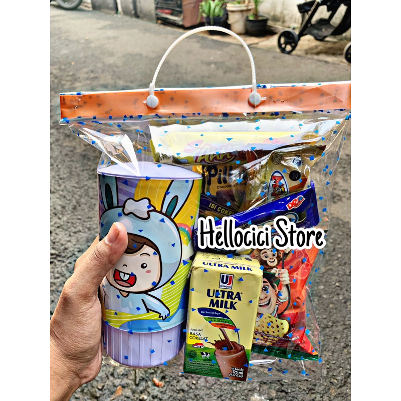 

FREE CARD HBD PARCEL BINGKISAN SNACK + CELENGAN PLASTIK KARAKTER KEMASAN ULANG TAHUN