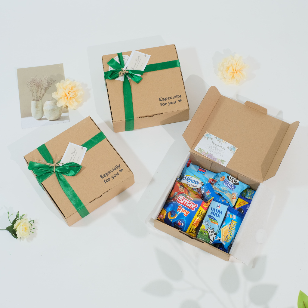 

HAMPERS SNACK GRATIS CETAK FOTO DAN KARTU UCAPAN