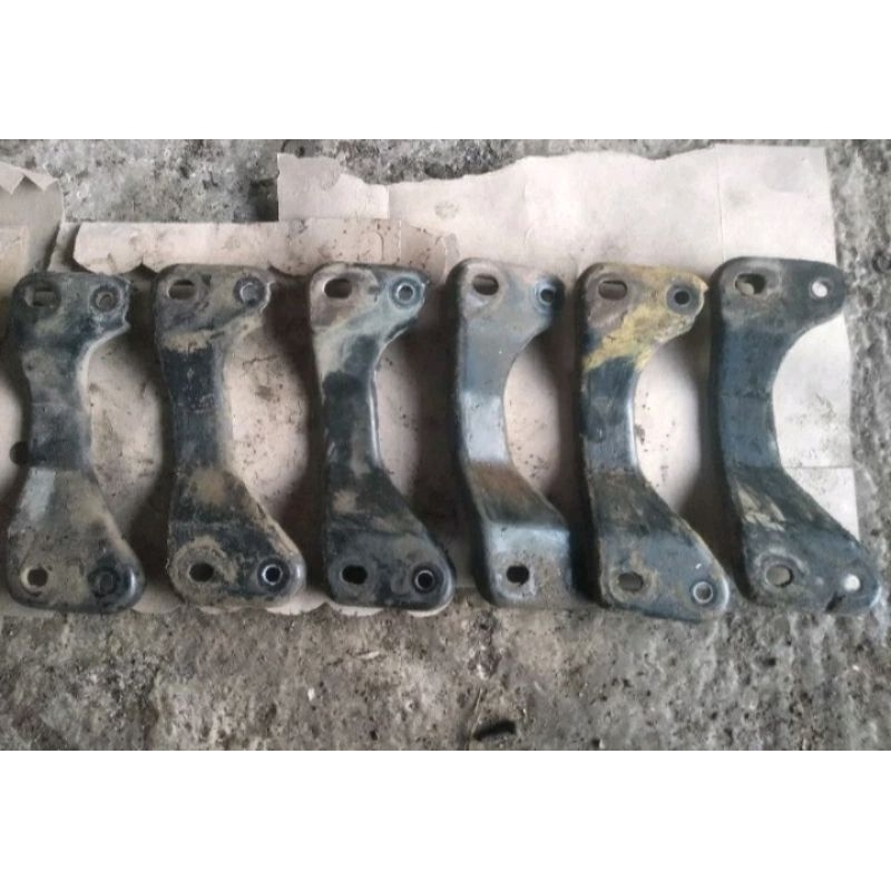 Pangkon Dudukan Breket Knalpot Muffler Yamaha Mio Soul Mio Smile Mio Sporty Original Bekas Copotan M