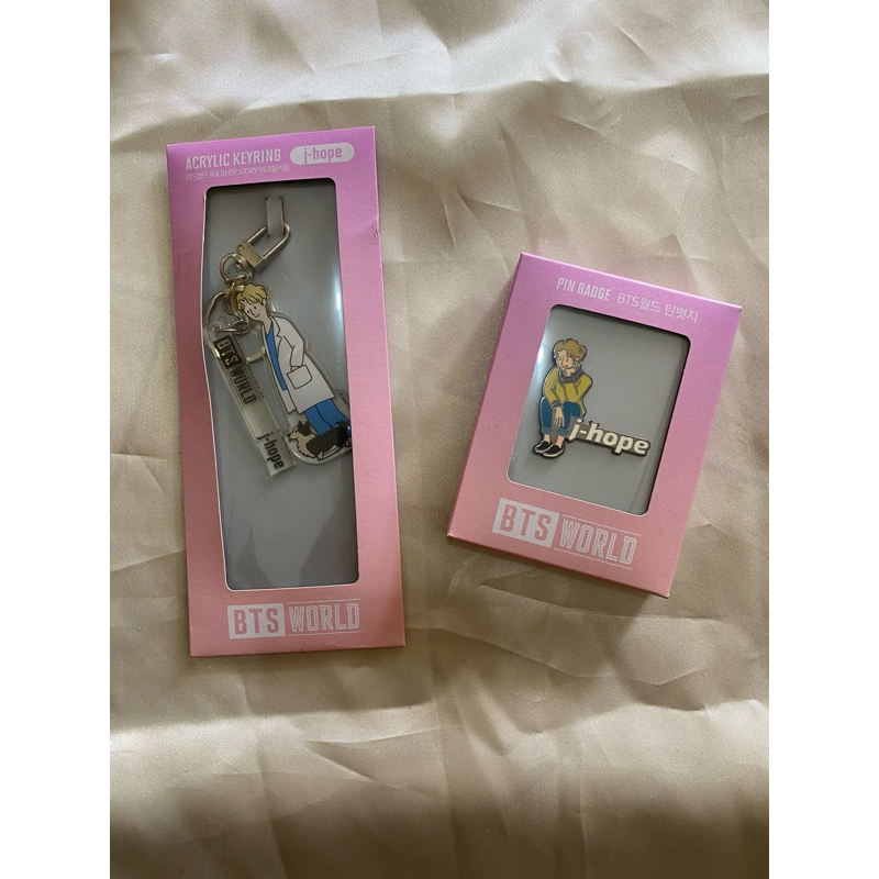 BTS WORLD (acrylic keyring & pin badge)