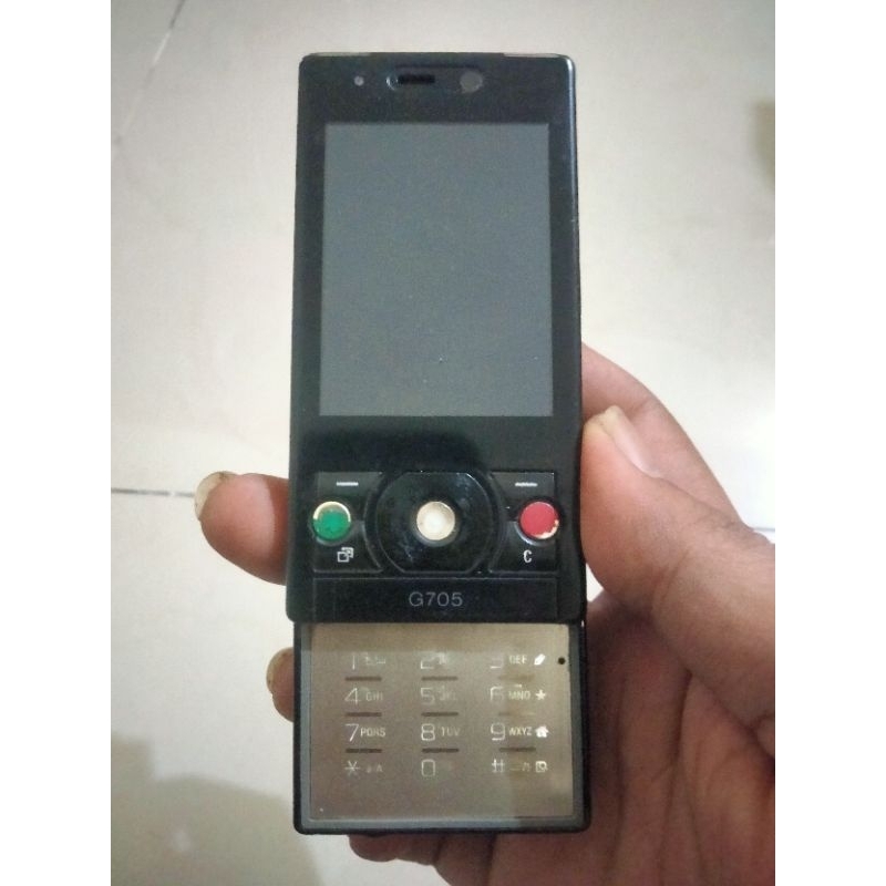 Sony Ericsson G705 i Bahan Nyala Original Mulus Jadul Langka Unik Imut Speaker Bass Stereo Joss Khas