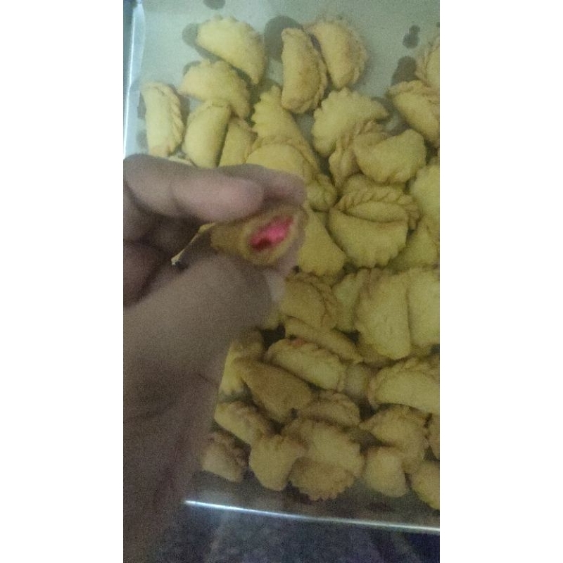 

pastel NGPRULL isi strawbery