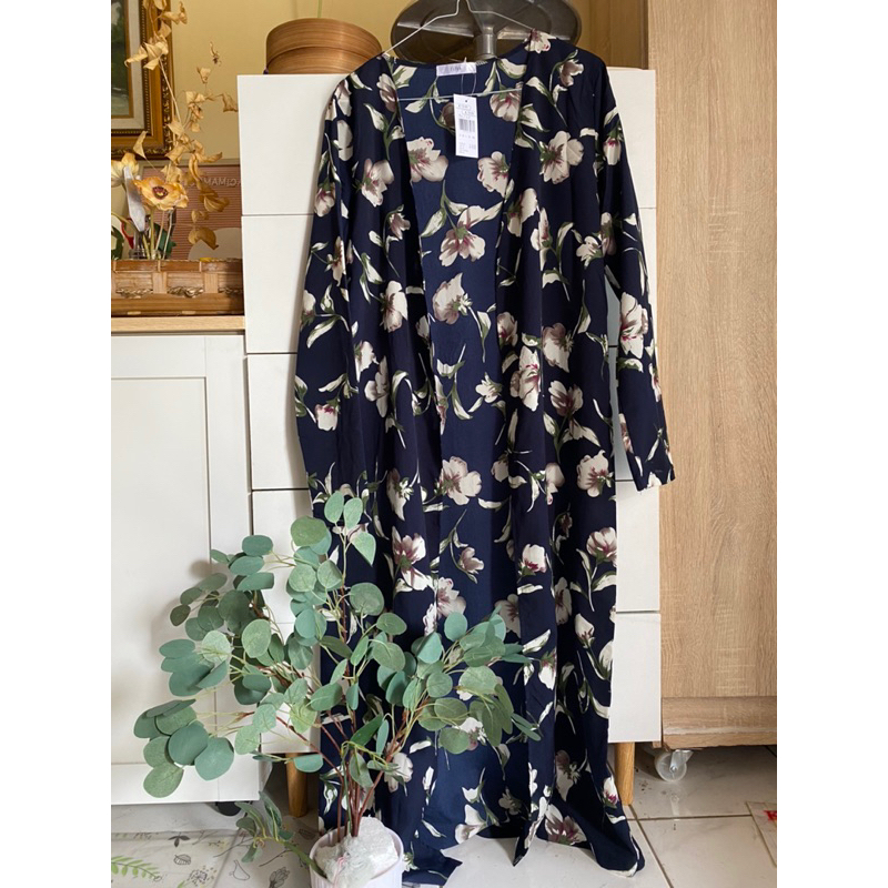 Preloved - trhrif / baju wanita, atasan wanita, kemeja, blouse, lengan balon, lengan pendek, brokat,