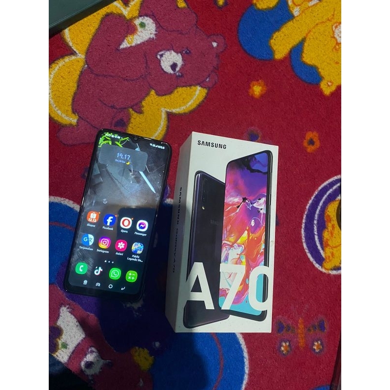 Handphone Second Samsung A70 6/128GB. Garansi Resmi
