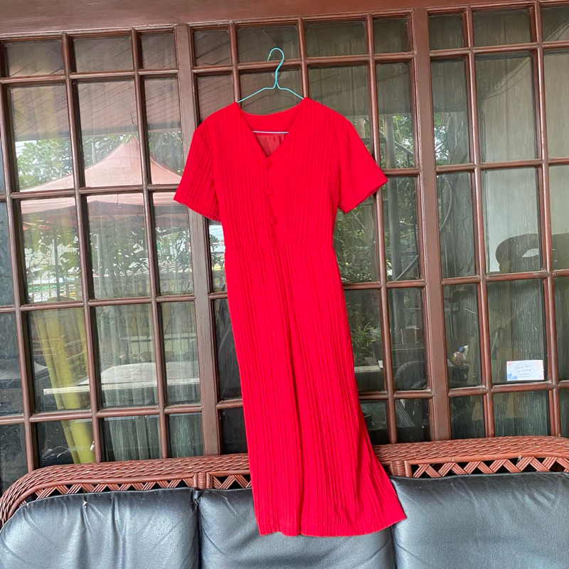 jumpsuit merah