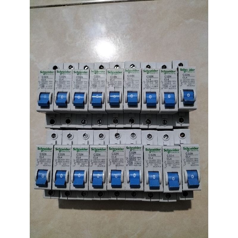 mcb schneider 4A,2A,pln