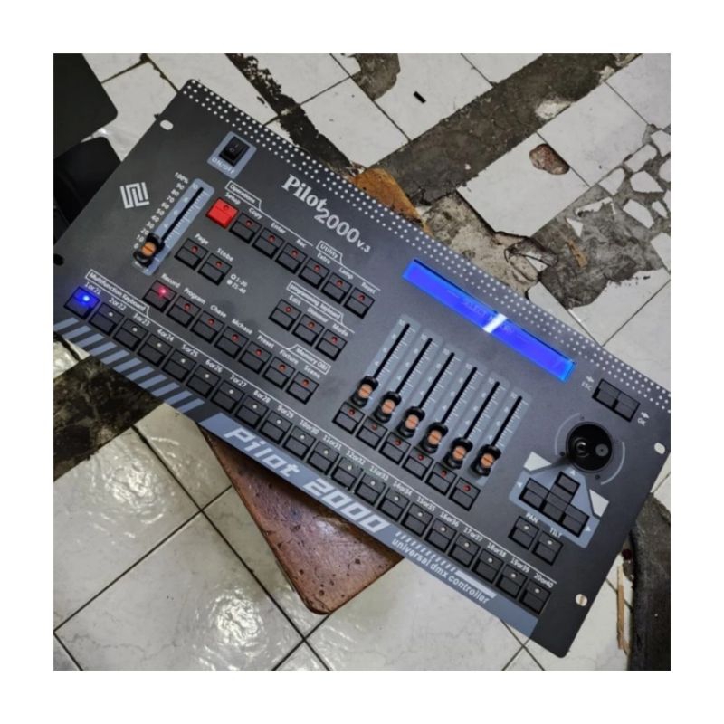 Dmx pilot 2000 lighting controller