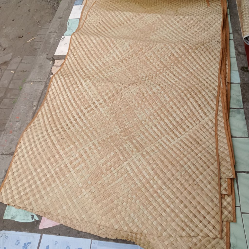 Tikar Pandan Anyam Warna Coklat -+180x110 Tikar Pandan Anyam Agen Tikar Pandan Alas Grosir Tikar Pan