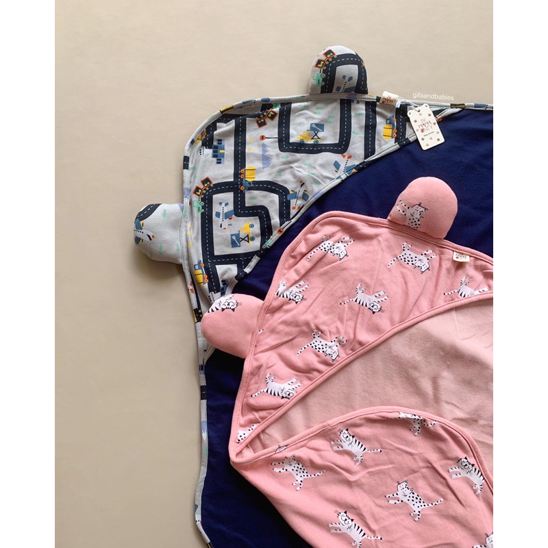 Hoodie blanket By Mama onty