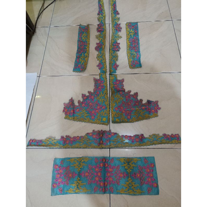 Bordir kebaya set rok