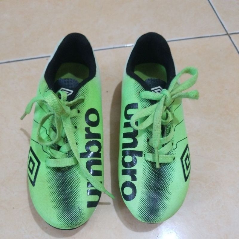 preloved UMBRO boy soccer cleats Original