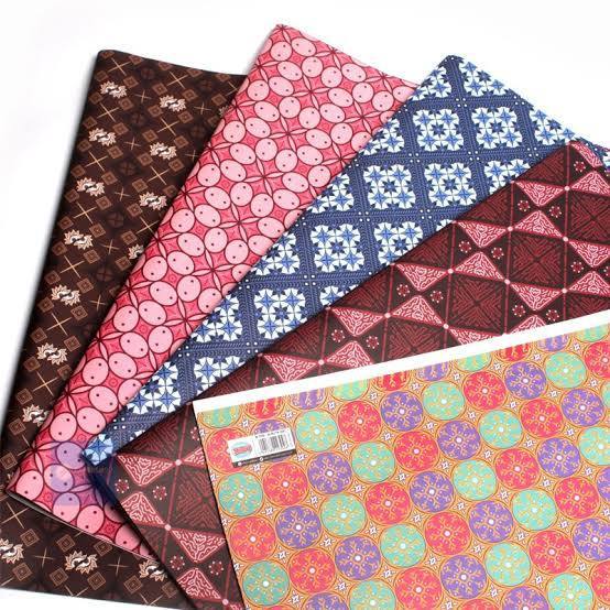 

kertas kado motif ukuran 40X60cm 1 pax