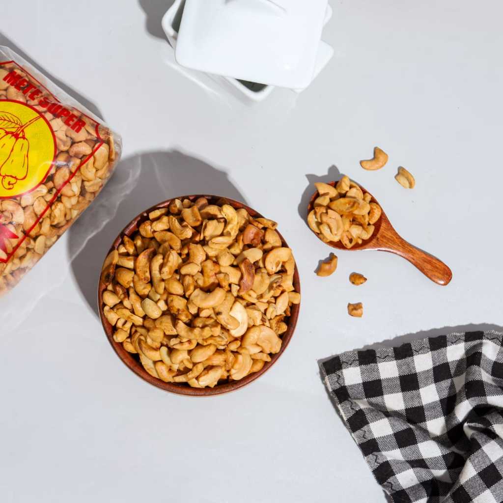

250 GRAM DAN 500 GRAM KACANG METE WONOGIRI PECAH BELAH GORENG
