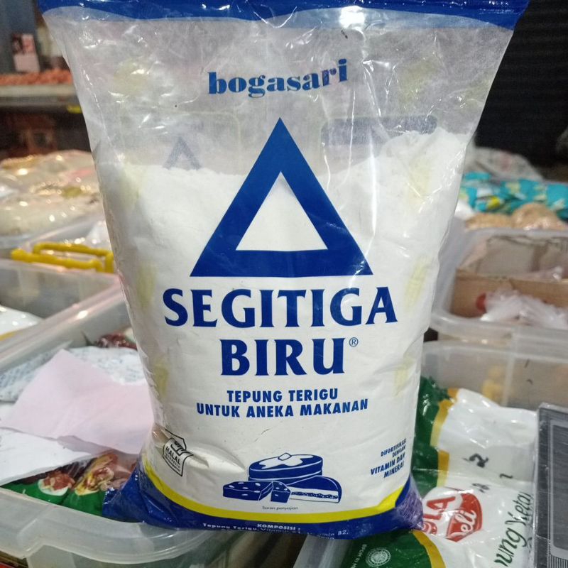 

tepung terigu segitiga biru ekonomis 1kg