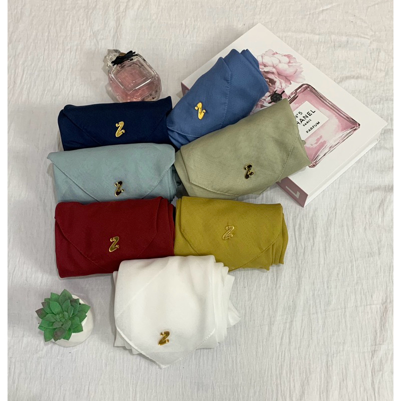 Hijab Segiempat Polos Sewing / Jahit Tepi By Zenobia Scarves