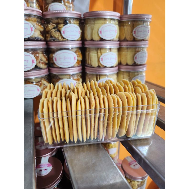 

KUE LIDAH KUCING PREMIUM KEMASAN 600ML | KUE KERING KHAS LEBARAN