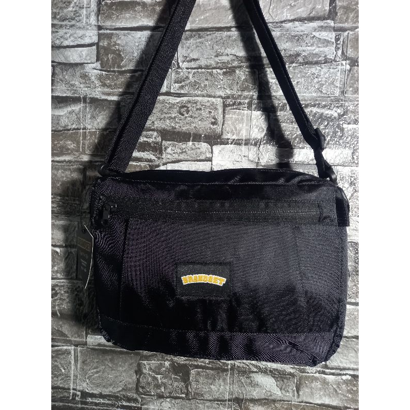 tas selempang pria,tas slingbag pria,tas selempang waistbag,tas selempang kulit,tas selempang kecil,