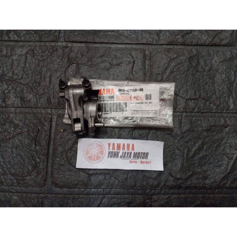 PELATUK ROCKER ARM INTAKE YAMAHA R15 V3 BK6-E2150-00
