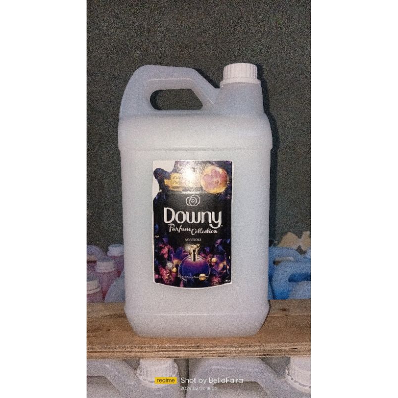 Promo Pewangi Downy Ungu hitam -5Liter