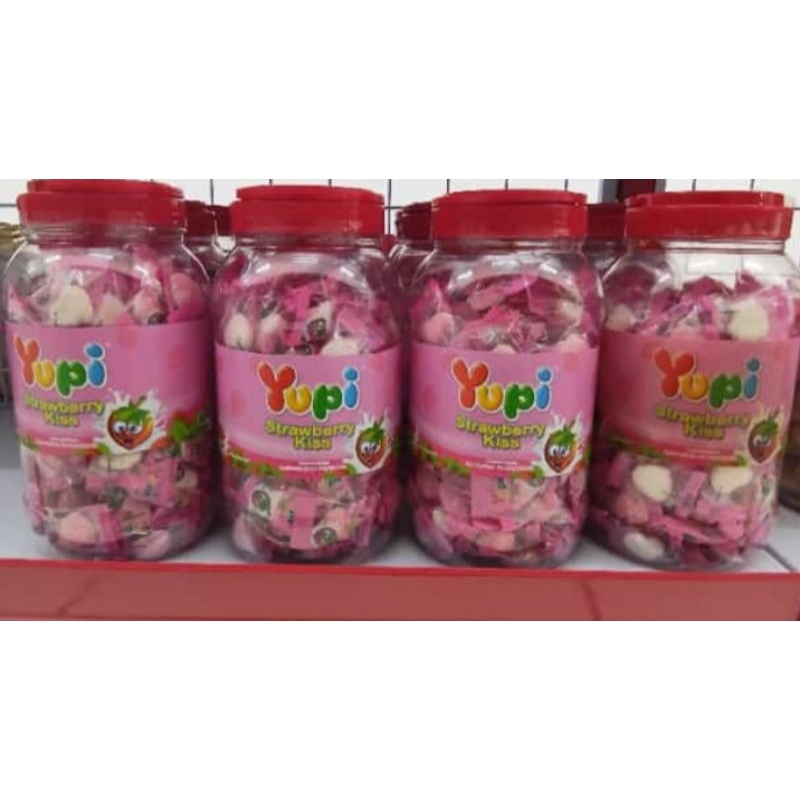 

Permen Yupi Strawberry Kiss Toples Termurah