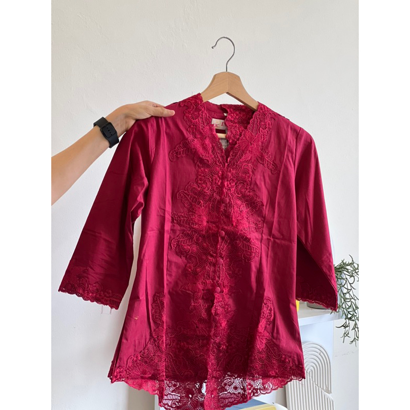 kebaya encim merah lengan pendek dan panjang