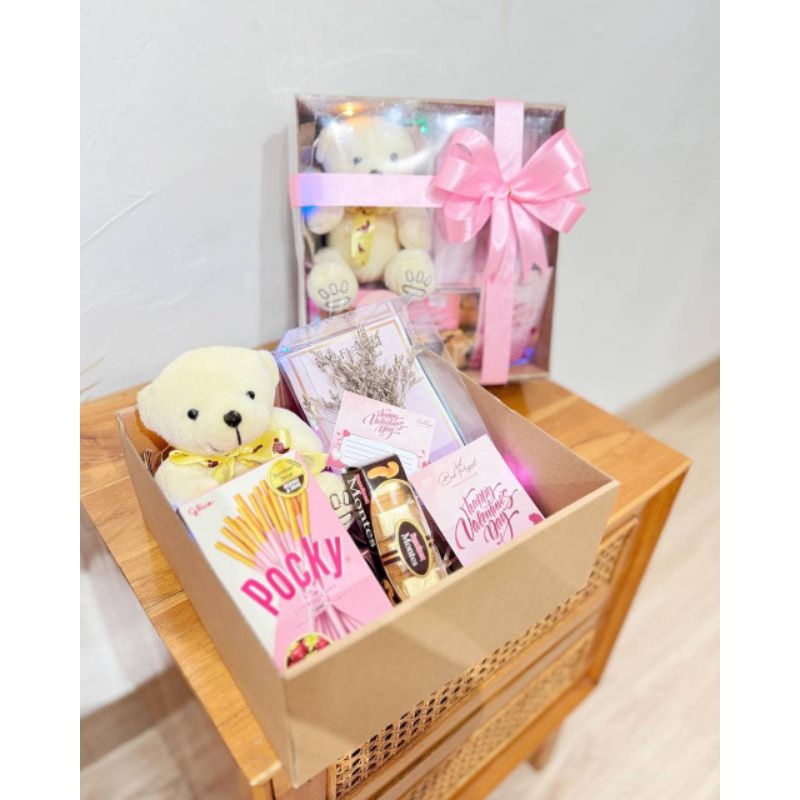 Box Valentine / Hadiah Valentine / Love Hampers / Coklat Valentine