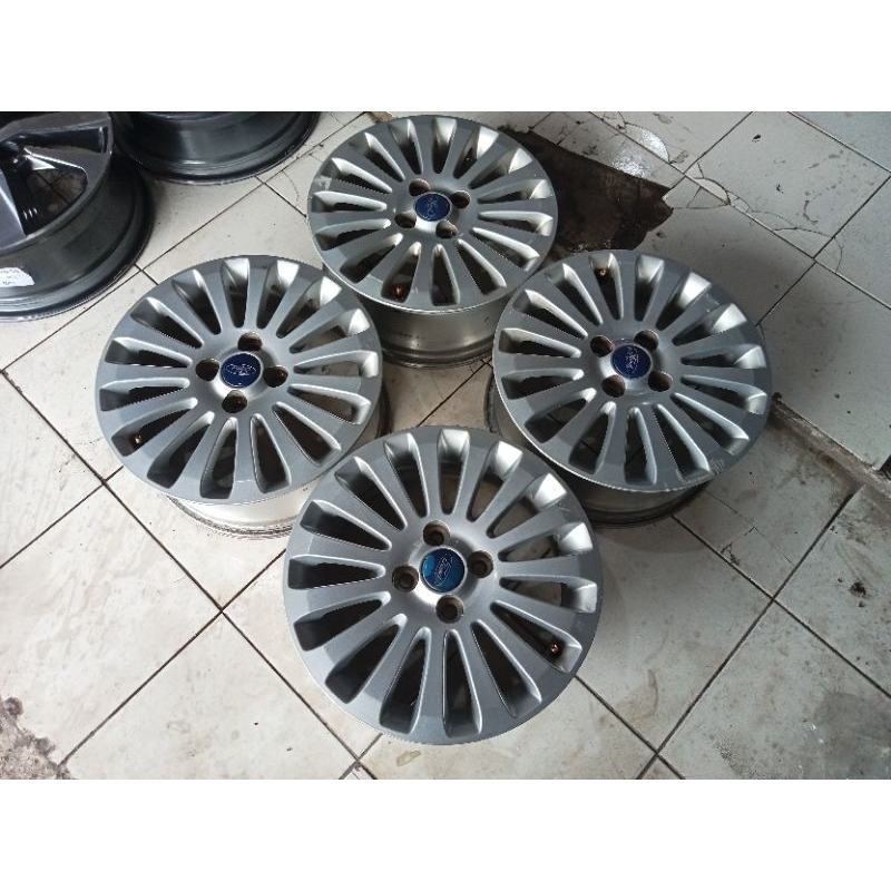 pelek mobil bekas Ford fiesta Ring 15 lebar 6 et 45 baud 4x100