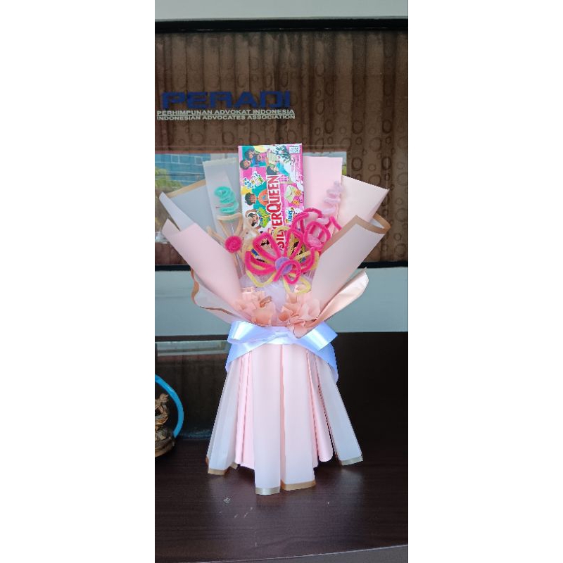 

BUKET SILVERQUEEN UKURAN (M)