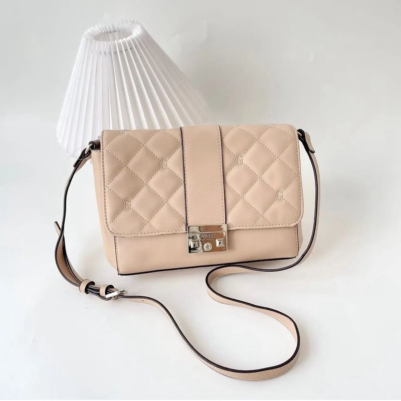 Guess slingbag nude / tas guess wanita