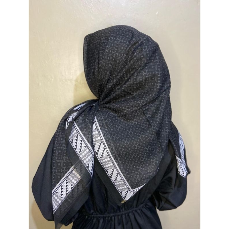 UMAMA SCRAF/ UMAMA SCARVES PARIS ORIGINAL PRINT (POSH)