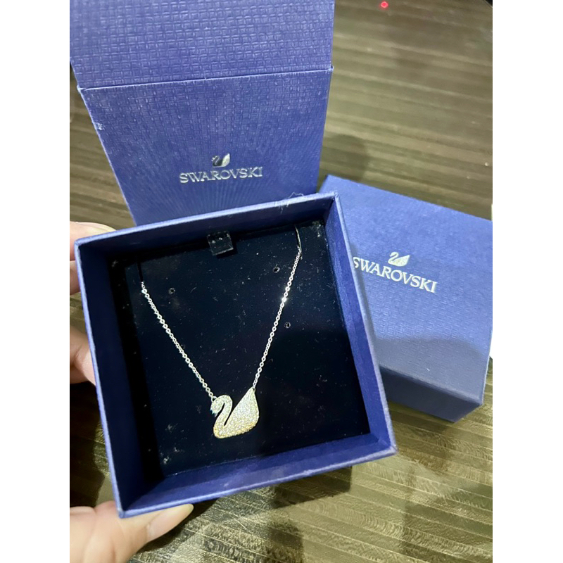 Kalung Swarovski iconic swan pendant