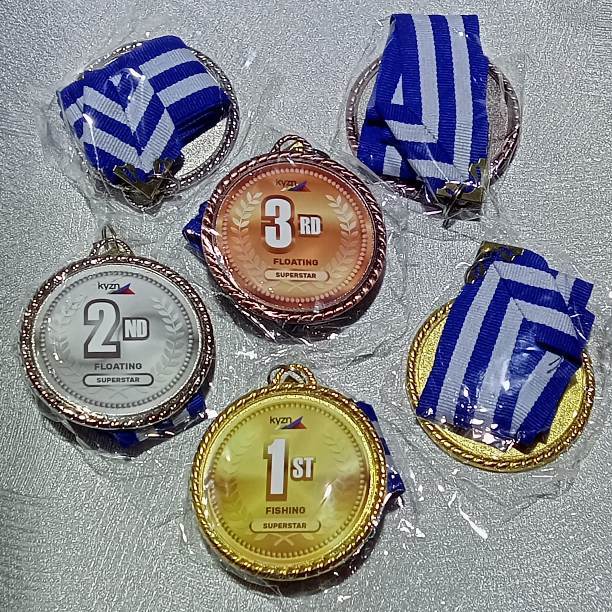 

Medali Logam Besi Warna Emas Perak Perunggu Custom Logo Kejuaraan Lomba