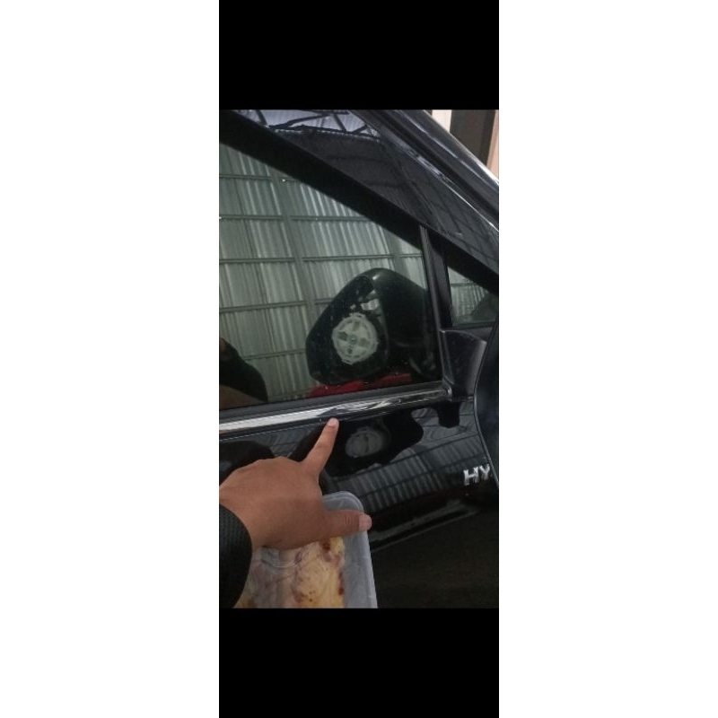 Pelipit kaca depan kanan innova zenix crom ori